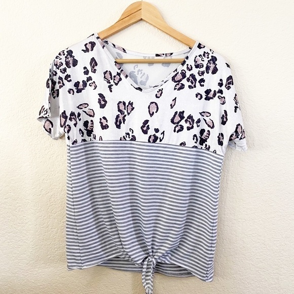 Animal print short sleeve blouse Size Medium - Picture 1 of 9